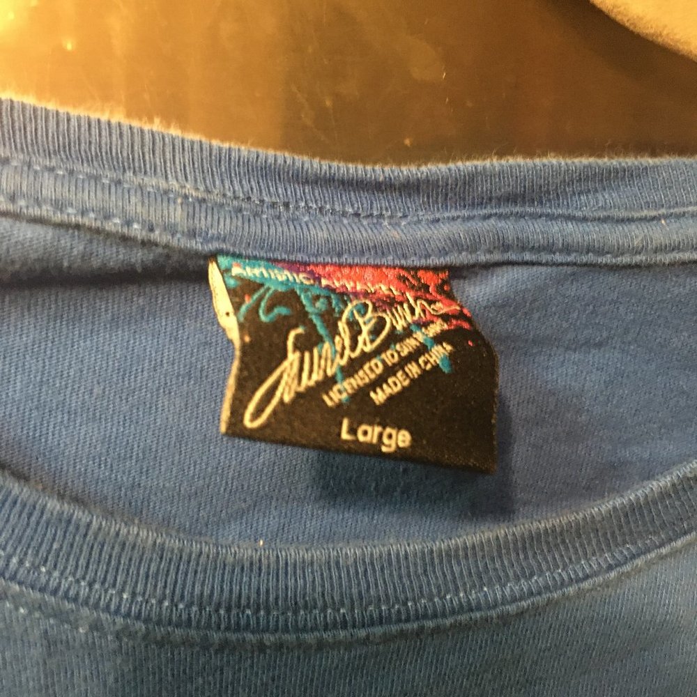 Laurel Burch t-shirt 262 $30 or $25 w/offer - Picture 2 of 4